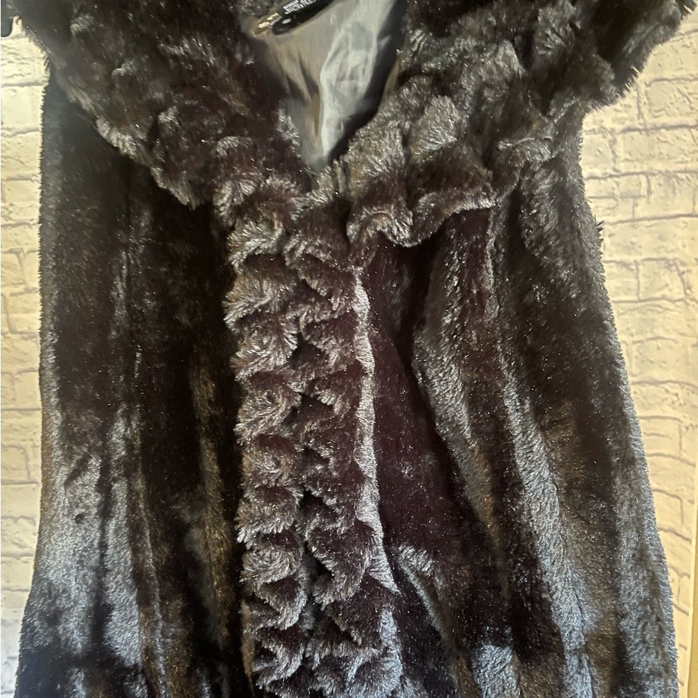 New directions Black Faux Fur Vest Size L Super Soft Button Closure Ruffle Lined - Picture 5 of 16